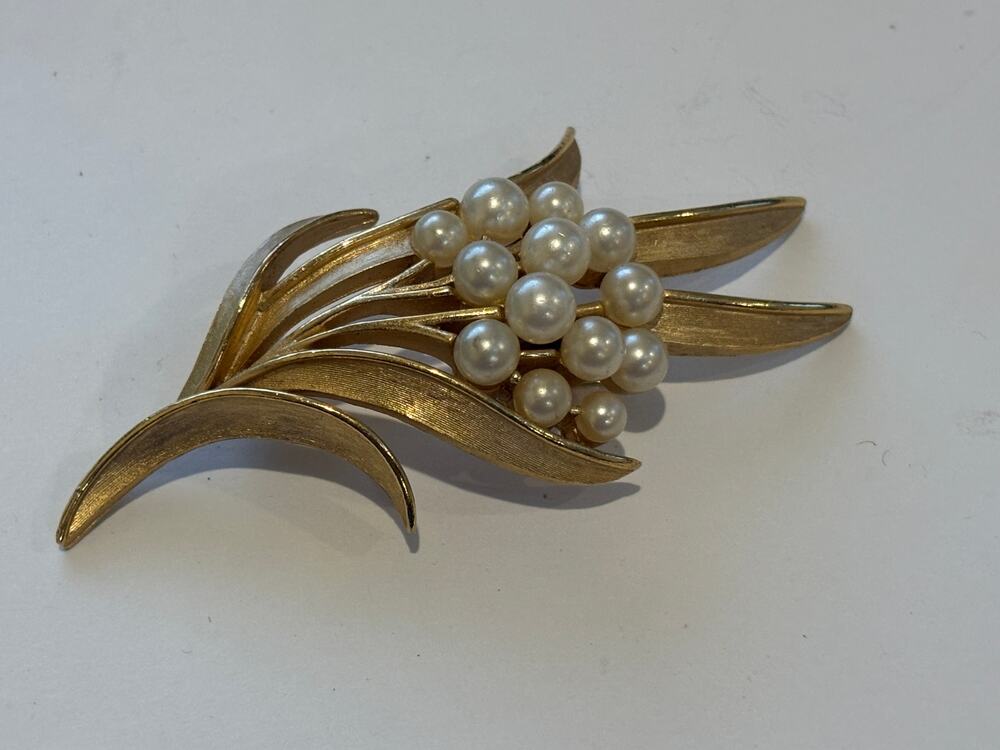 Vintage Trifari Gold Tone Brooch Faux Pearls